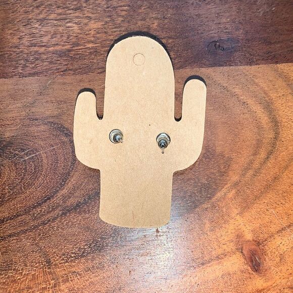 Dainty Dotted Detail Silver Pearl Studs Post Earrings - Picture 4 of 5